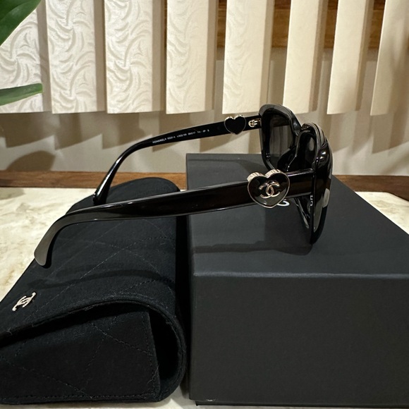 Chanel Black Rectangle Sunglasses with Heart Charm - Picture 2 of 8